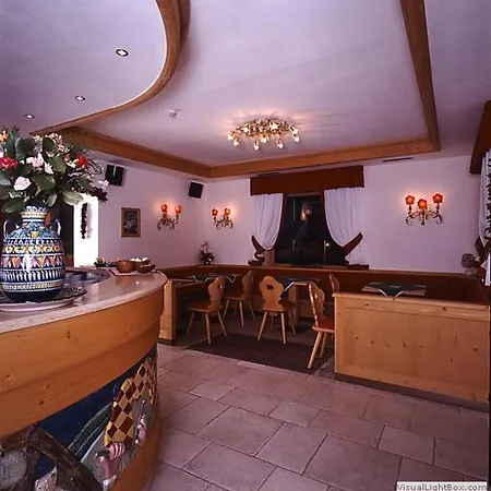 Hotel Dolomiti Cozzio 3*