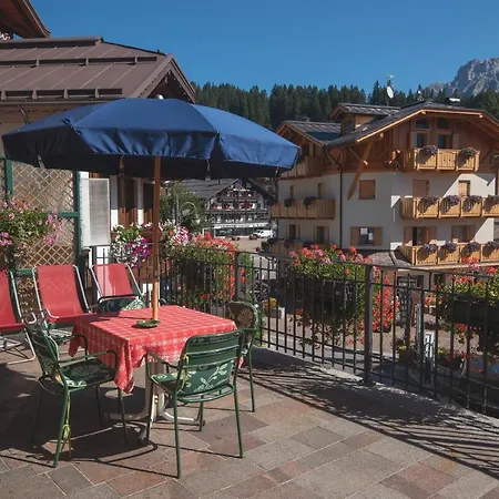 Dolomiti Cozzio 3* 마돈나 디 캄필리오